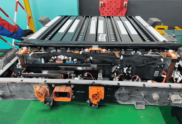 Position der manuellen Trennvorrichtung (MSD) im Batteriepack eines Elektrofahrzeugs